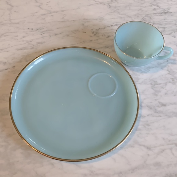 Fire King turquoise luncheon/snack plates with teacups - Picture 5 of 5